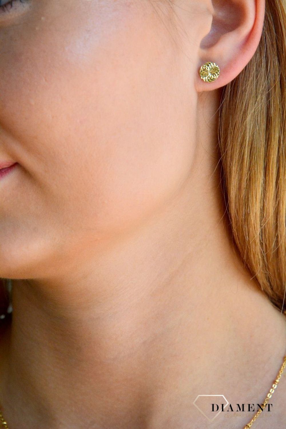 Złote kolczyki damskie 375 okrągłe wkrętki grawerowane KL 4598 375.jpg